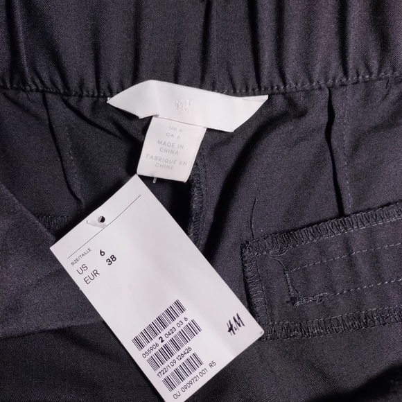 H&M NWT Black High Waisted Pleated Dress Pants Size 6 - Picture 6 of 9